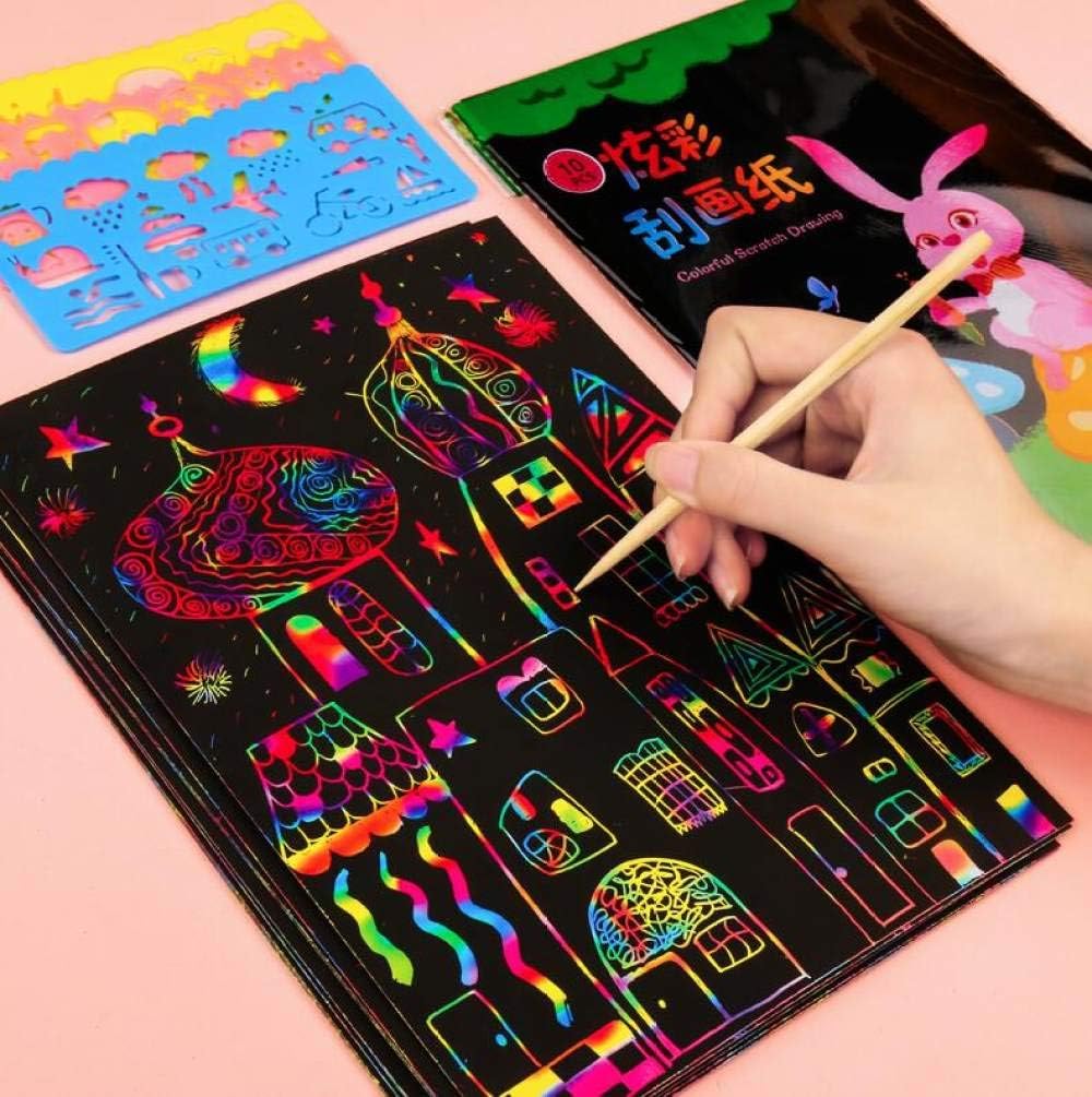 un carnet de dessin magique à gratter (scratch art)