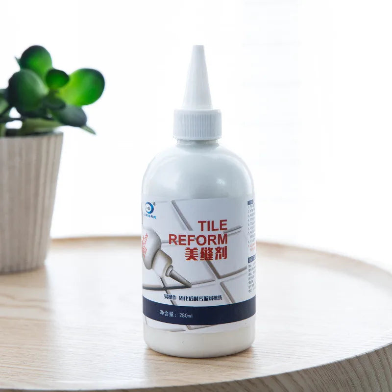 Un réparateur et rénovateur de joints pour carrelage, couleur blanche, en bouteille de 280 ml