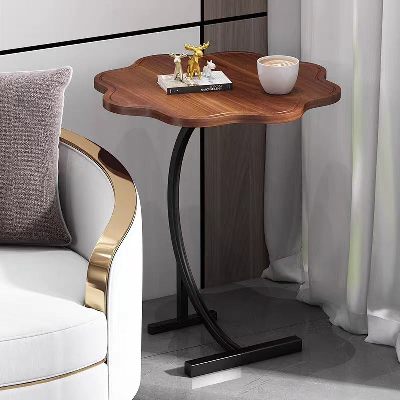 Table d'appoint ronde disponible en quatre styles différents