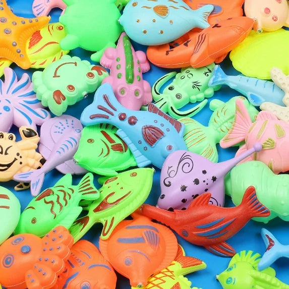 Un jeu de pêche magnétique pour enfants avec bassin gonflable