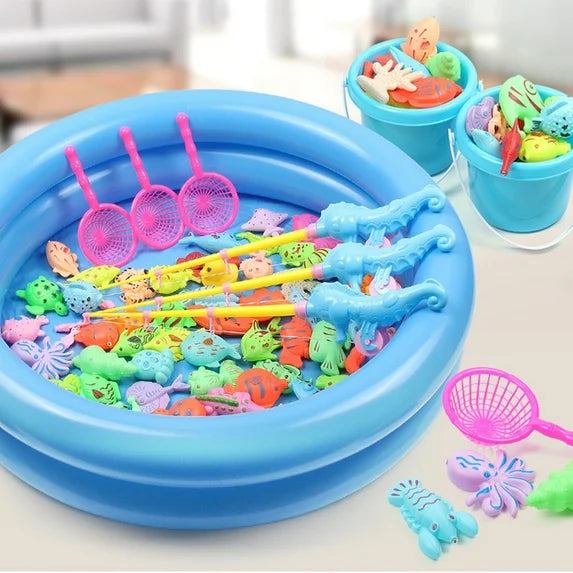 Un jeu de pêche magnétique pour enfants avec bassin gonflable