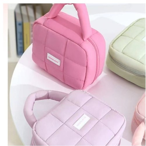 Trousse de maquillage rembourrée avec poignée idéale pour les jeunes femmes