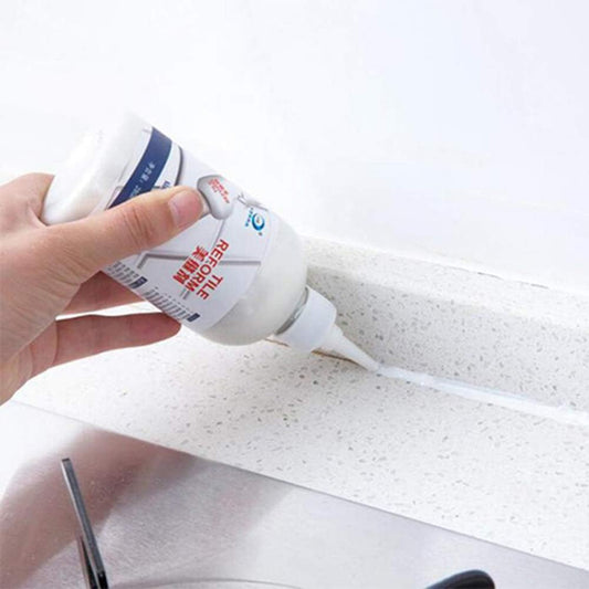 Un réparateur et rénovateur de joints pour carrelage, couleur blanche, en bouteille de 280 ml