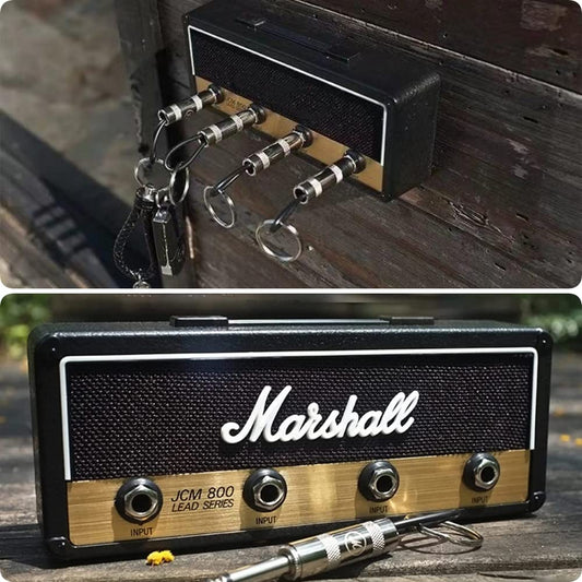 Un porte-clés mural original en forme d’ampli guitare avec des fiches jack comme accroches
