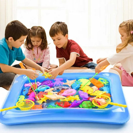 Un jeu de pêche magnétique pour enfants avec bassin gonflable