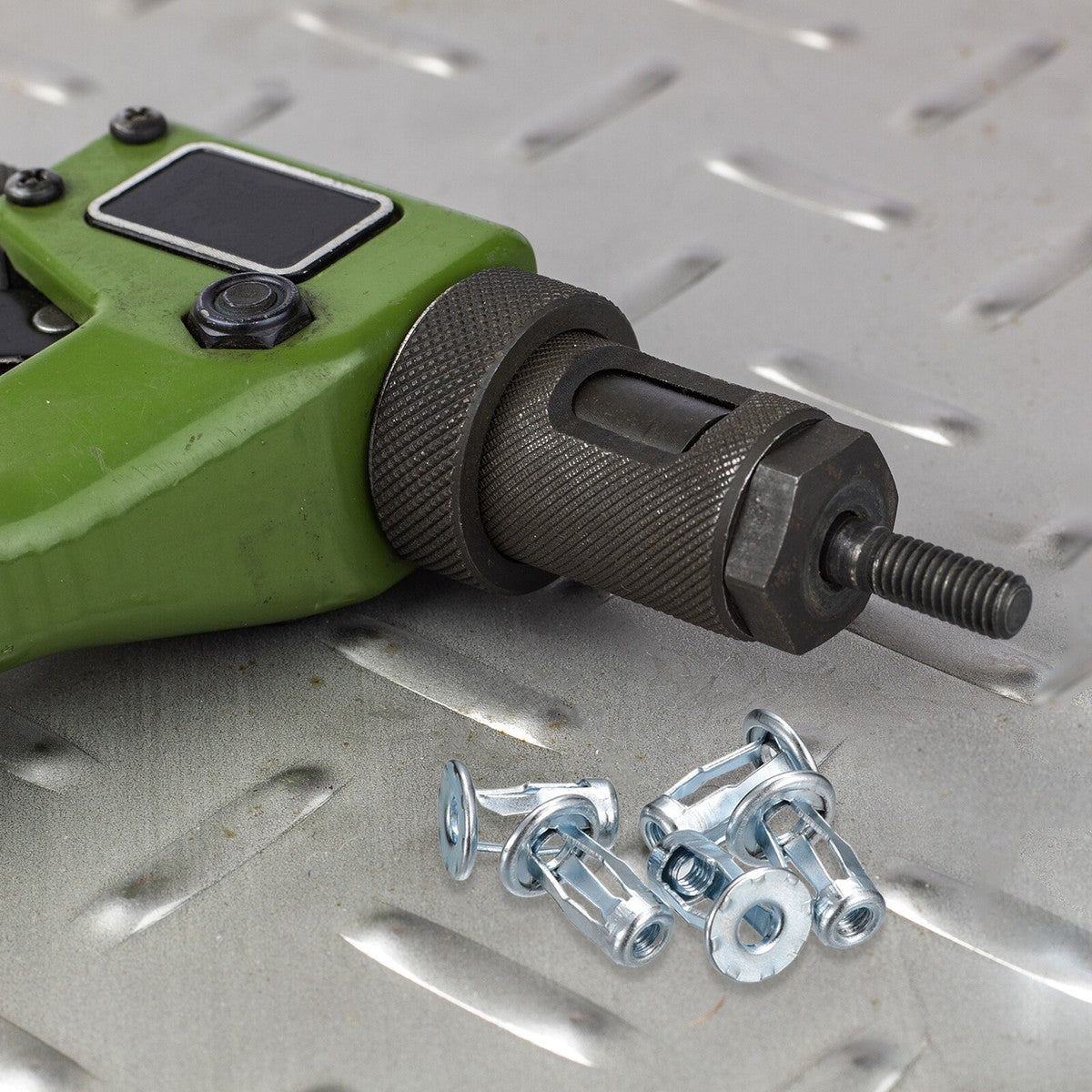 Chevilles d’Expansion Galvanisées à Écrou Pétale – Fixation Multi-Supports